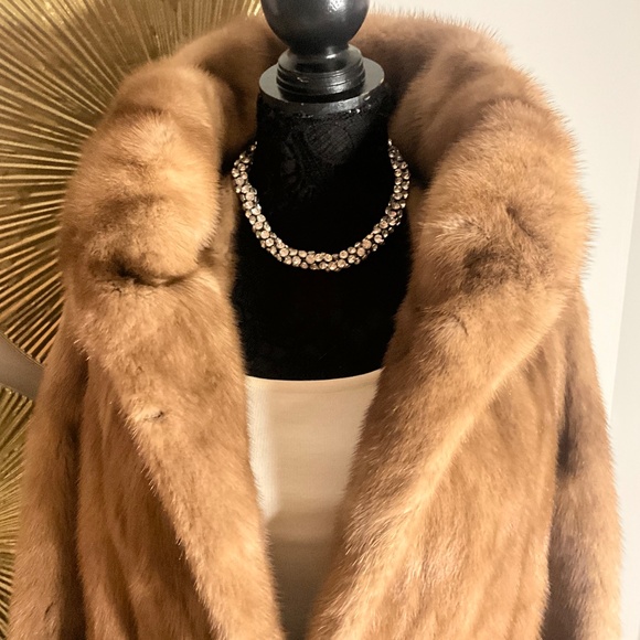 **Vintage Genuine Mink Coat with Fur Belt** - Picture 6 of 9